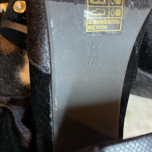 Pearl detail velvet ankle boot - Picture 4 of 6